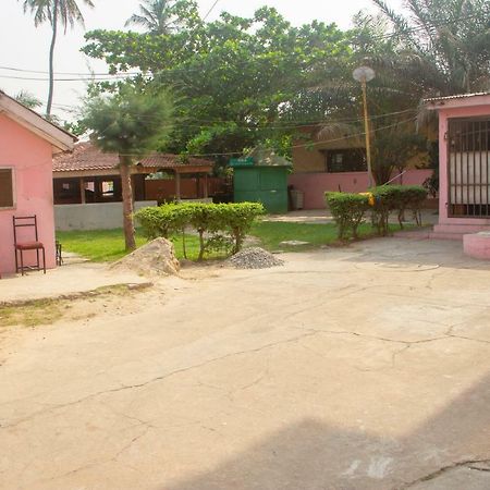 Pink Hostel Accra Exterior photo