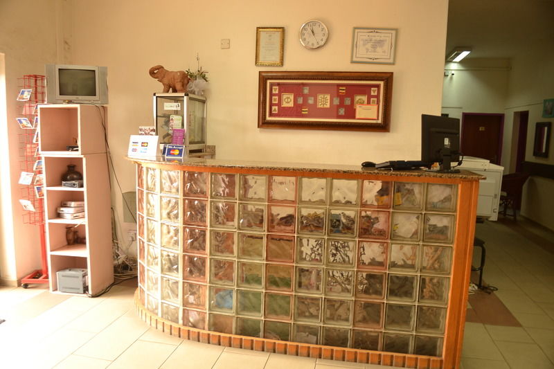 Pink Hostel Accra Exterior photo