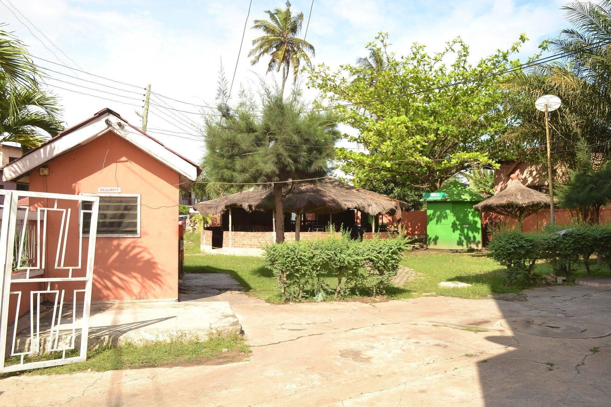 Pink Hostel Accra Exterior photo