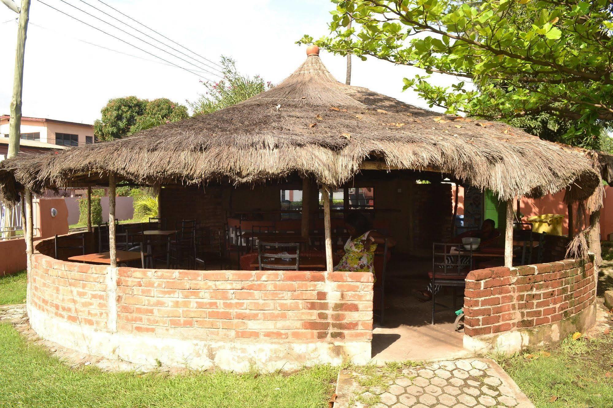 Pink Hostel Accra Exterior photo