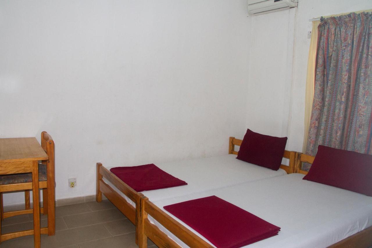 Pink Hostel Accra Exterior photo