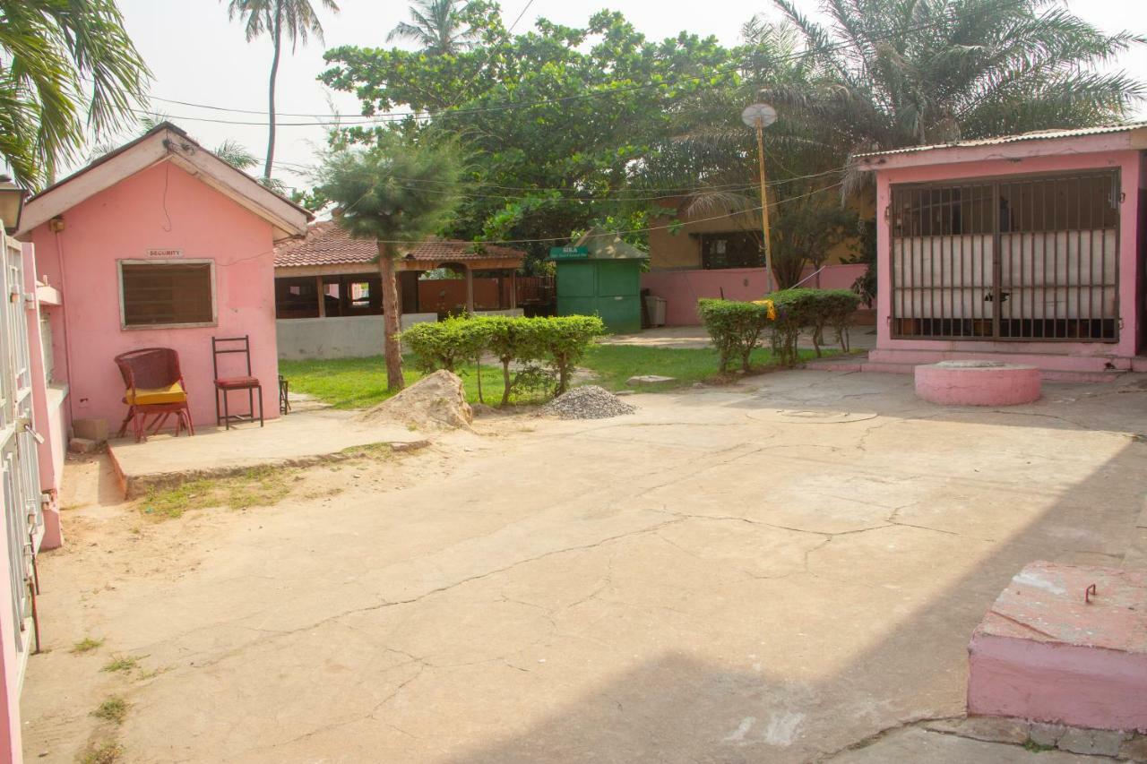 Pink Hostel Accra Exterior photo