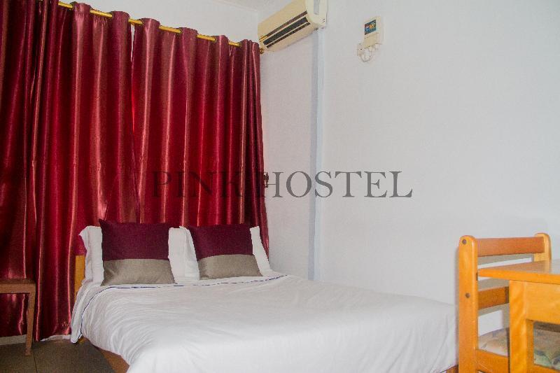 Pink Hostel Accra Exterior photo